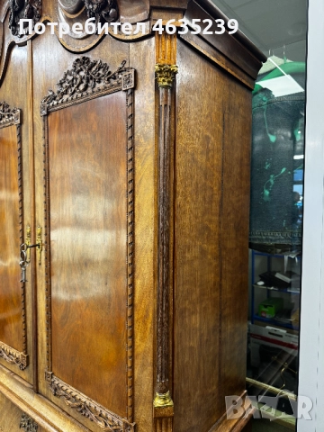 Антикварен гардероб с богата дърворезба - масивно дърво, снимка 3 - Бюфети - 52987020