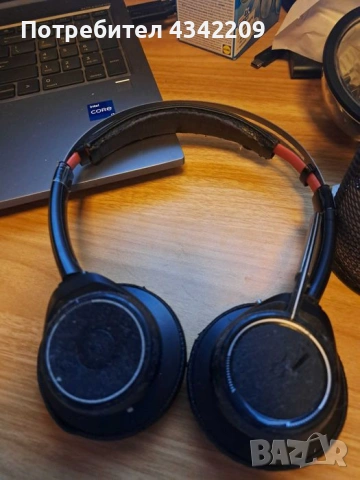 ANC безжични слушалки Plantronivs Voyager Focus UC B825-M със зареждащ stand