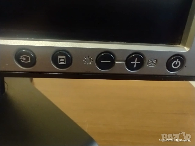 Монитор Dell Professional P190S, снимка 7 - Монитори - 53229129