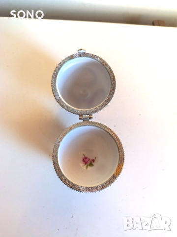 Страхотно Порцеланово Яйце Кутия За Бижута, снимка 4 - Антикварни и старинни предмети - 52923700