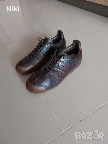 Маратонки адидас.