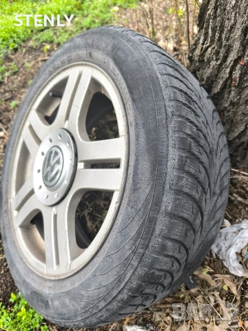 Лята джанта с гума и капачка16 цола от Голф 5 , снимка 2 - Гуми и джанти - 54082835