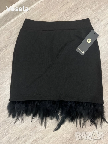 Къса пола с естествени пера