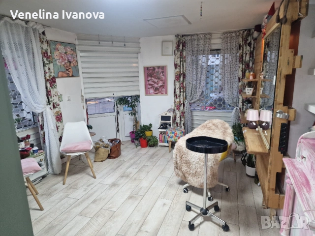  Ъглов обзаведен фризьорски саон в аристократичния център на Софиа - "Оборище" 