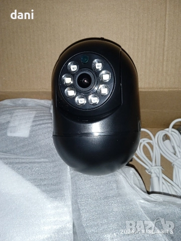 Комплект от 4 IP камери в черен цвят. Нови. Подходящи за наблюдение на различни обекти.