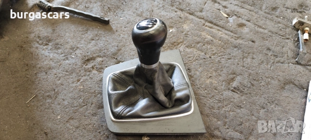 Топка скоростен лост маншон Audi A4 B6 Avant 2.5TDI - 163 к.с, снимка 2 - Части - 53903401