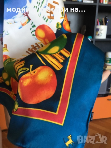 Копринен шал със зимни мотиви, снимка 8 - Шалове - 52378355