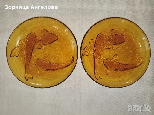 KIG Indonesia Винтидж декоративни чинийкиVintage KIG Indonesia (Koi Fish Amber Glass Plate) Д 15 см, снимка 3 - Декорация за дома - 53722296