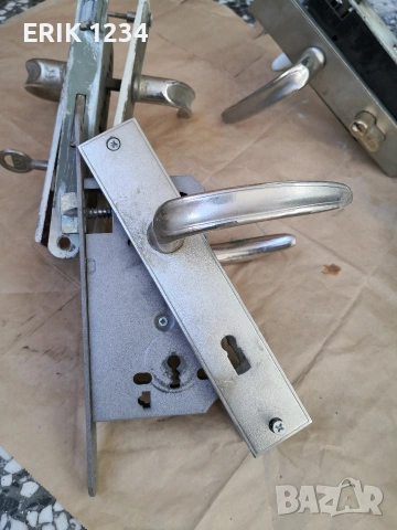 брави,дръжки, капаци и панти за врати, снимка 4 - Интериорни врати - 54169092