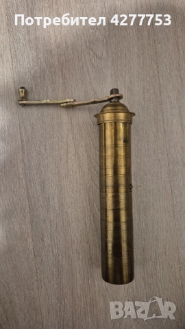 Стара ръчна метална мелничка, снимка 4 - Антикварни и старинни предмети - 52356931