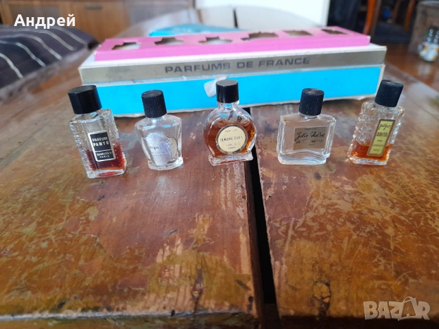 Стар набор шишета от Parfums de France, снимка 7 - Други ценни предмети - 53431689