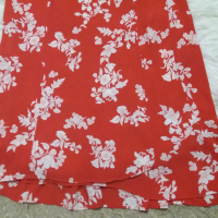 УНИКАЛНО КРАСИВА червена рокля на бели цветя, снимка 7 - Рокли - 45018137