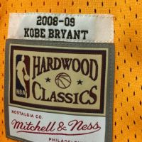 Оригинален  мъжки потник Mitchell and Ness Kobe Bryant, снимка 9 - Спортни дрехи, екипи - 45137036