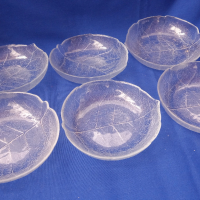 Стъклени купички под формата на листо за студени мезета, релефни, 6 бр, снимка 1 - Прибори за хранене, готвене и сервиране - 44949704