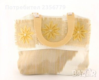 Плетена лятна чанта   с дървени дръжки и декорации от пайети, снимка 1
