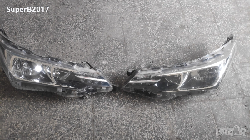 Продавам - оригинални ляв и десен фар за Тойота Корола 2017 г. за части, снимка 1