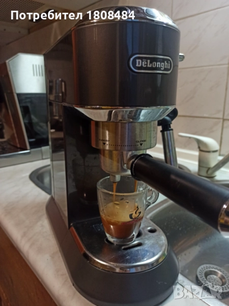 Кафе машина Делонги Дедика с ръкохватка крема диск, работи перфектно и прави супер кафе с каймак , снимка 1