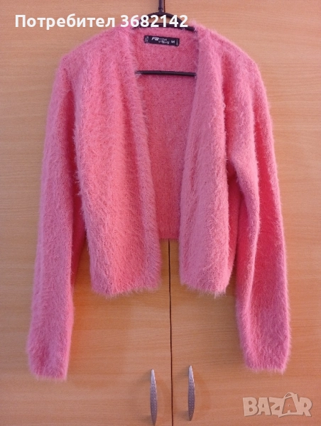 продавам дамска розова пухкава жилетка , снимка 1