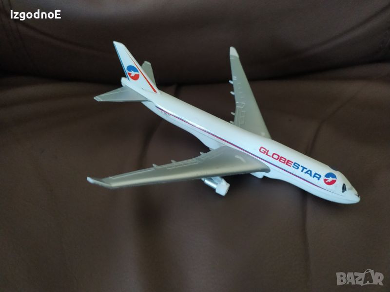 1/450 макет на пътнически самолет Boeing 747  GlobeStar Airlines 7 Dickie toys, снимка 1