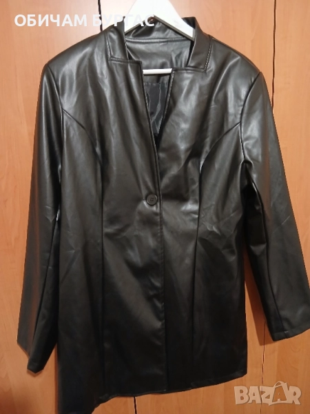 НОВО ЧЕРНО КОЖЕНО ЯКЕ С КРОЙКА НА САКО И СЕ ЗАКОПЧАВА С ЕДНО КОПЧЕ, снимка 1