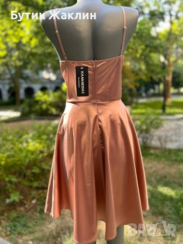 Дамска сатенена рокля с коланче и цип на гърба , снимка 4 - Рокли - 53436595