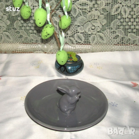 Порцеланова чиния със зайче, снимка 5 - Чинии - 53986902