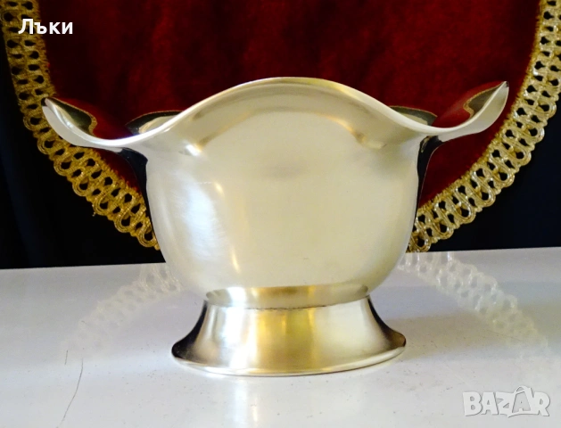 Бронзова бонбониера на пиедестал,купа за сервиране. , снимка 2 - Антикварни и старинни предмети - 54168566