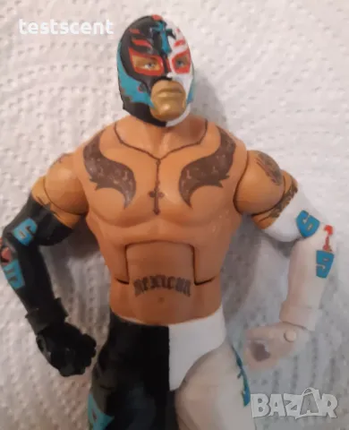 Екшън фигура WWE Rey Mysterio Mattel Elite Series 13 Black & White Рей Мистерио figure играчка, снимка 6 - Фигурки - 48447989