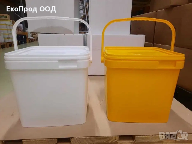 Пластмасови кофи с капаци