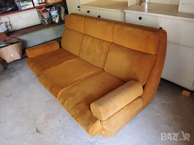 Масивен диван от 80 те години., снимка 2 - Дивани и мека мебел - 46392464