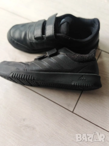 Маратонки адидас, снимка 2 - Детски маратонки - 53972736