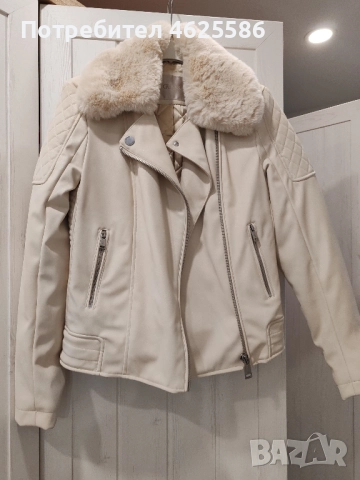 Бежово кожено яке Guess