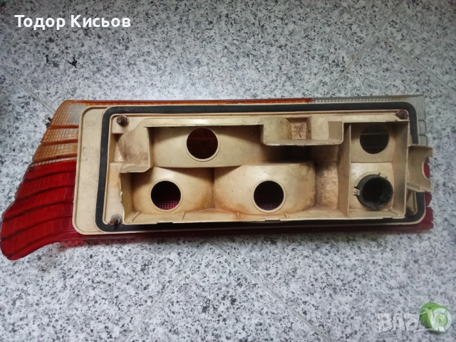 Оригинално стъкло за десен стоп Peugeot 305, снимка 2 - Части - 53928186