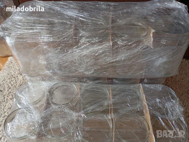 Стъклени буркани, различни с винтови капачки 