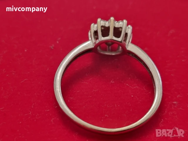 Златен пръстен с диаманти  1.78гр.18К(бяло злато)+сертификат, снимка 5 - Пръстени - 51357986