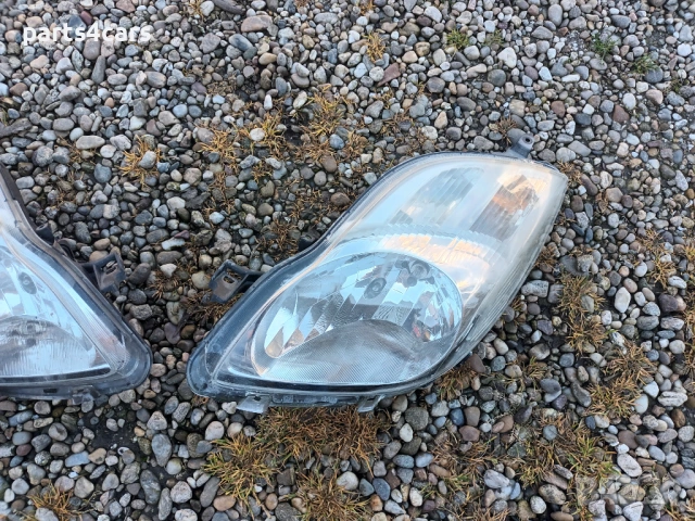 ляв и десен фар за тойота ярис 2 фейслифт фарове TOYOTA YARIS II FACELIFT цена за бройка , снимка 3 - Части - 53050355