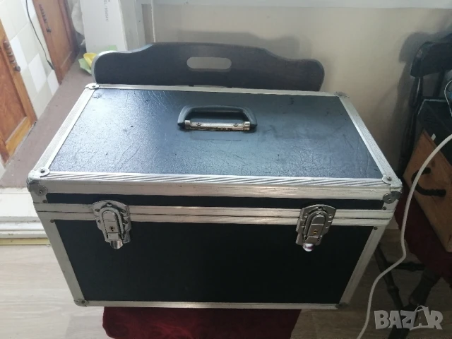 Куфар за техника или инструменти 