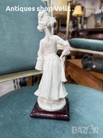 Колекционерска фигура Capodimonte №7657, снимка 5 - Антикварни и старинни предмети - 52583044