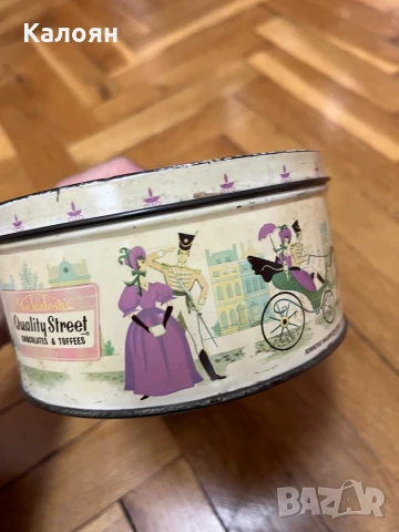 Метална кутия от английски бисквити, снимка 4 - Антикварни и старинни предмети - 50601062