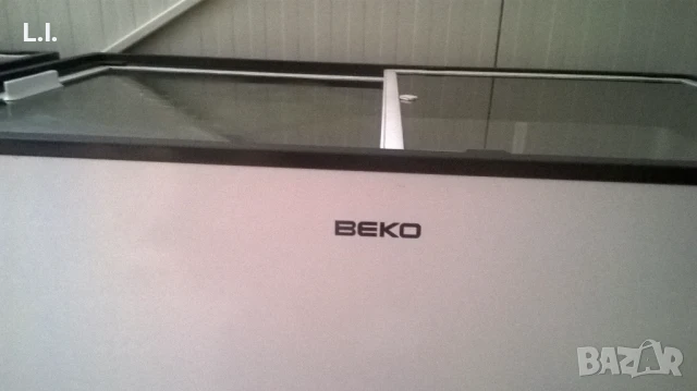 Търговски фризер Beko HSA3254 с витрина, снимка 3 - Фризери - 50720512