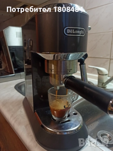 Кафе машина Делонги Дедика с ръкохватка крема диск, работи перфектно и прави супер кафе с каймак 