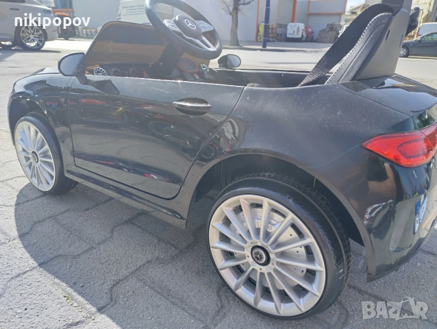 MERCEDES-BENZ 12V Акумулаторна кола CLS 350 черен, снимка 3 - Други - 53849534