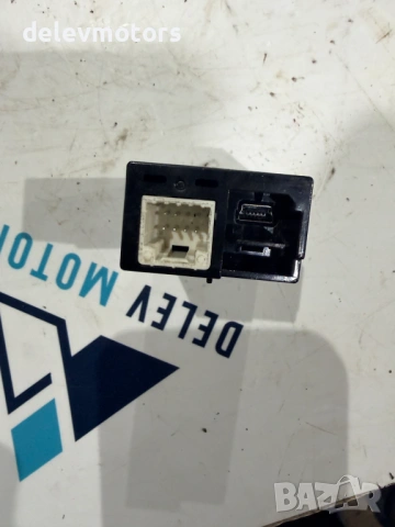 280231389R USB порт от Dacia Duster 1.0 Tce 100 HMMT, 6 ск., двигател H4D480, 2023 г., 4000 км., снимка 2 - Части - 53468871