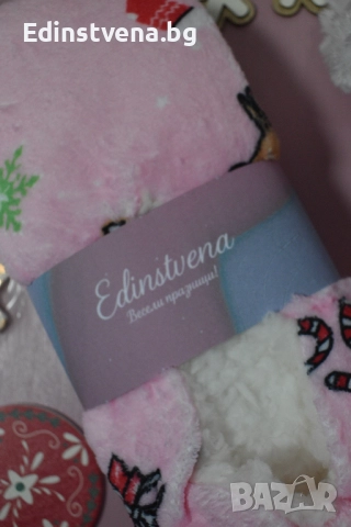 Коледни пухкави пантофи в розово с ефектен принт | Перфектният Коледен подарък за жена, снимка 2 - Пантофи - 52572715