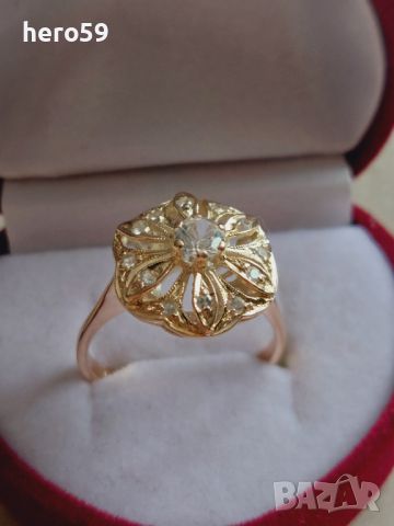 Дамски златен пръстен с циркони 