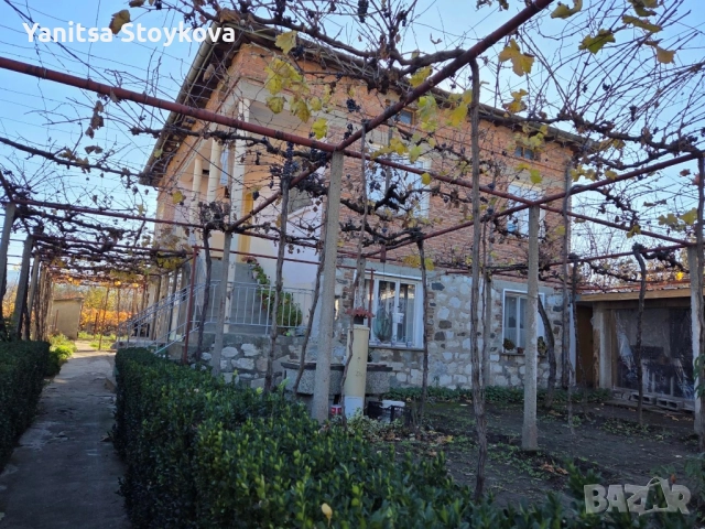 Двуетажна къща на 7км от Пловдив, снимка 11 - Къщи - 52817323