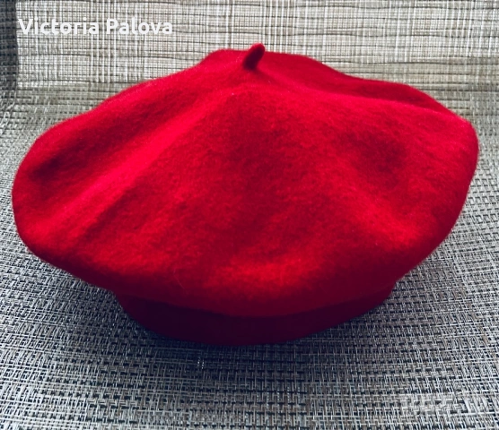 Луксозна червена барета WOOLMARK - френски стил и винтидж шарм, снимка 6 - Шапки - 53091346