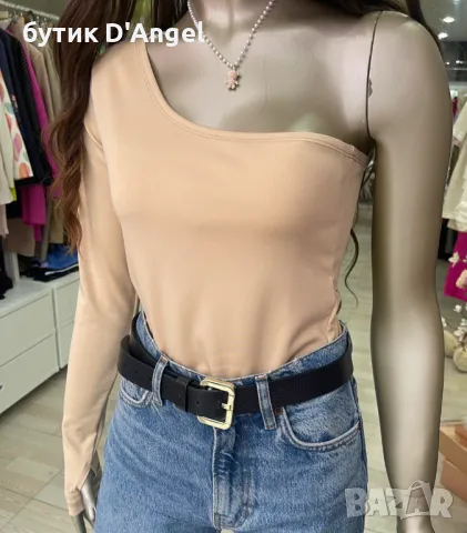 Блуза с един ръкав в бежов цвят 
