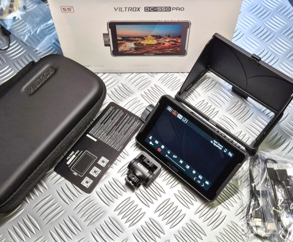 Монитор Viltrox - DC-550 Pro, 1920x1080 5.5", снимка 3 - Чанти, стативи, аксесоари - 52866630