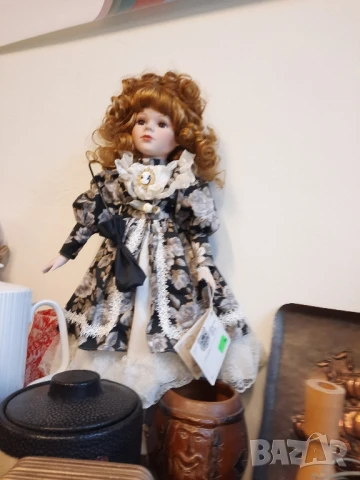 Колекционерска Puppenstube порцеланова кукла , снимка 6 - Колекции - 50549835